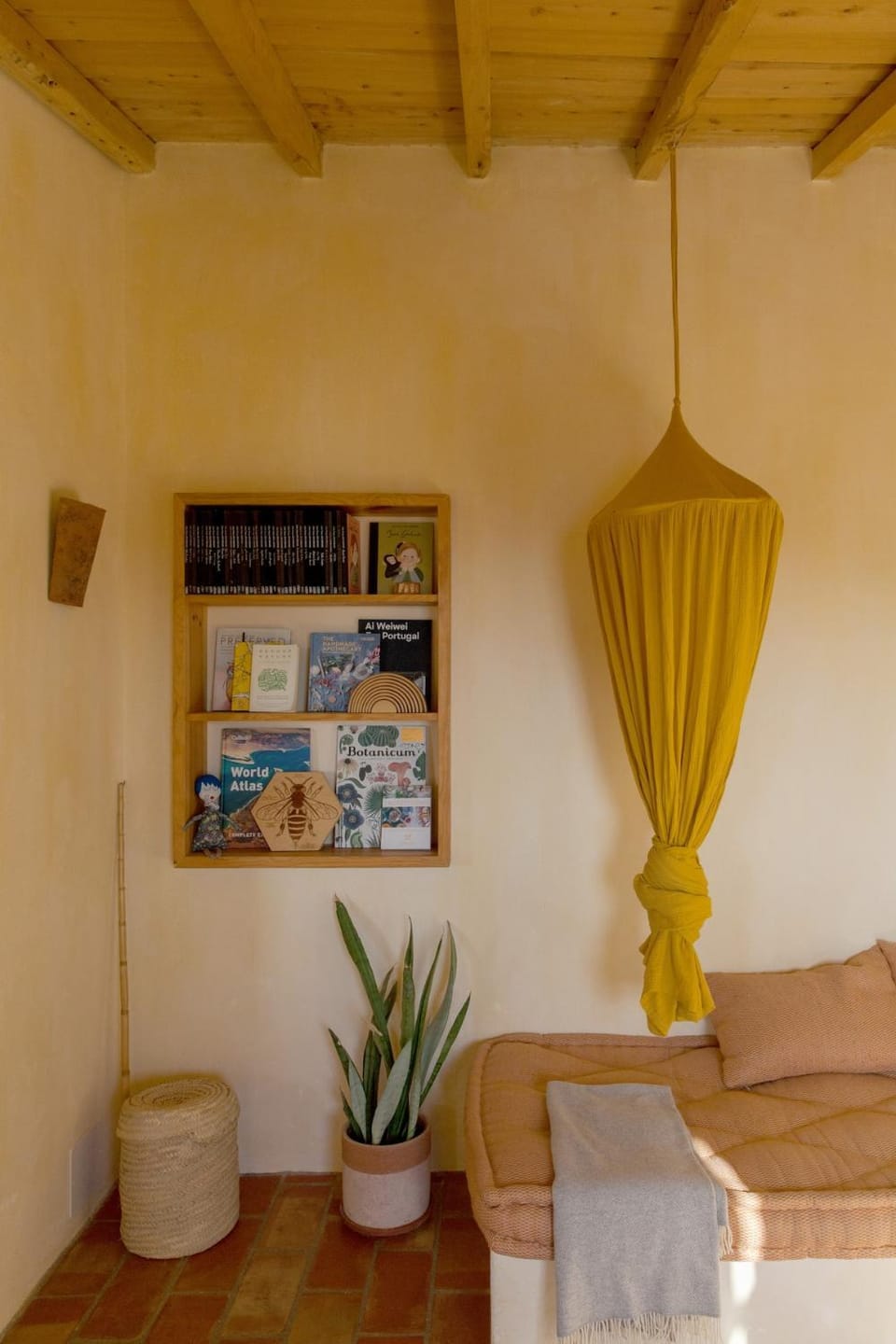 Bed, Living room, Seating area