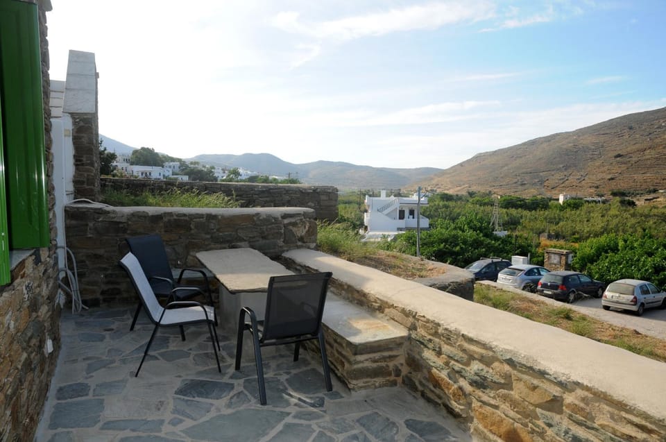 Patio, Balcony/Terrace, City view, Garden view, Mountain view, Quiet street view, Inner courtyard view