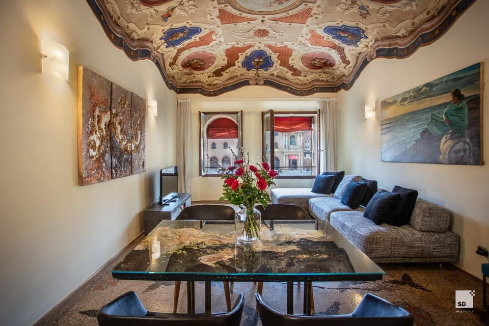 Living room, Seating area