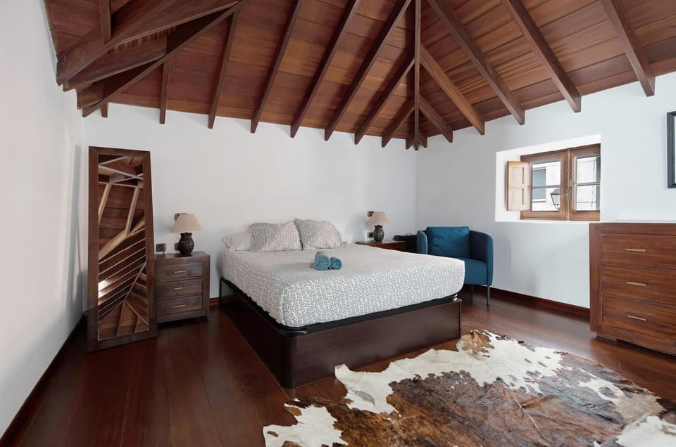 Property building, Living room, Bedroom