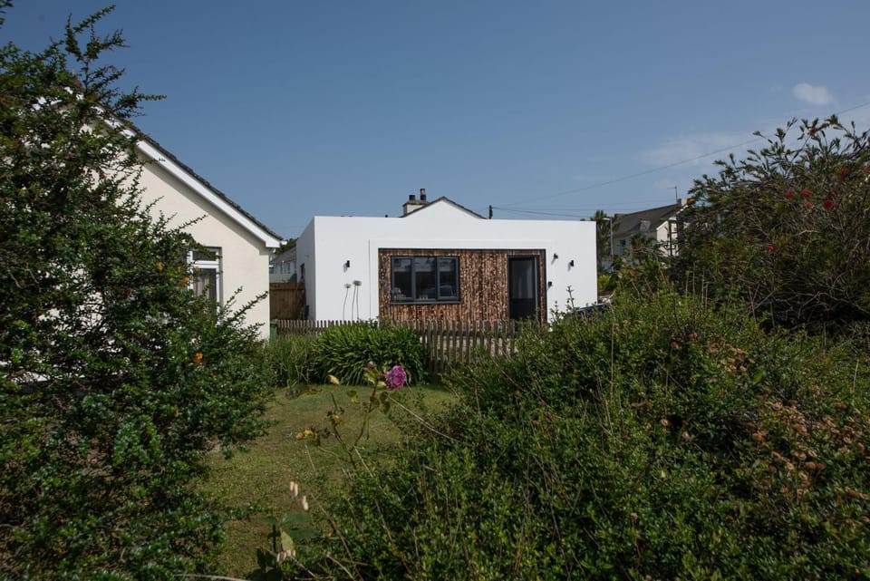 Property building, Day, Garden