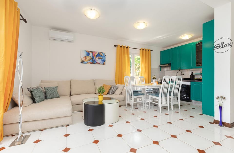 Living room, Dining area