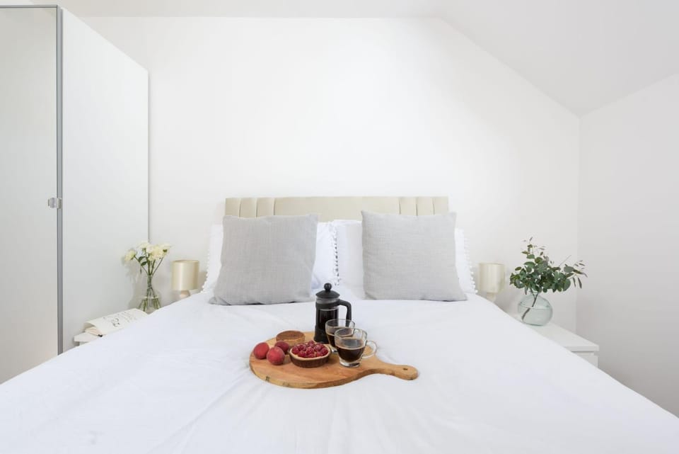 Bed, Bedroom, towels, wardrobe