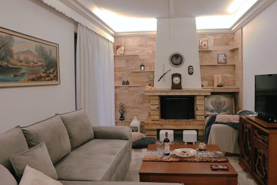TV and multimedia, Living room, Seating area, flat iron