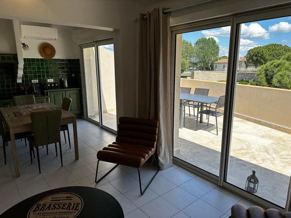 Living room, Dining area