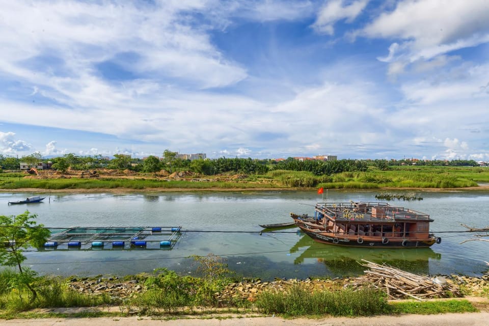 Neighbourhood, Natural landscape, River view