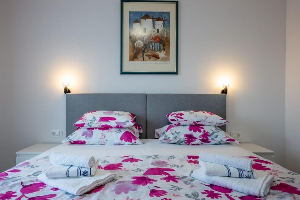 Bedroom, Breakfast, air conditioner
