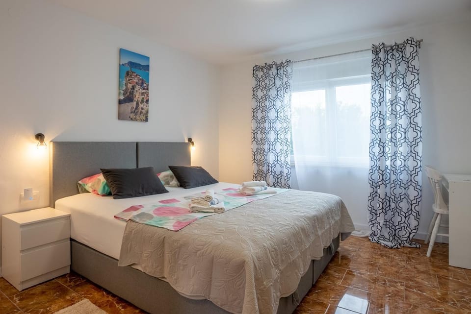 Bedroom, Breakfast, air conditioner