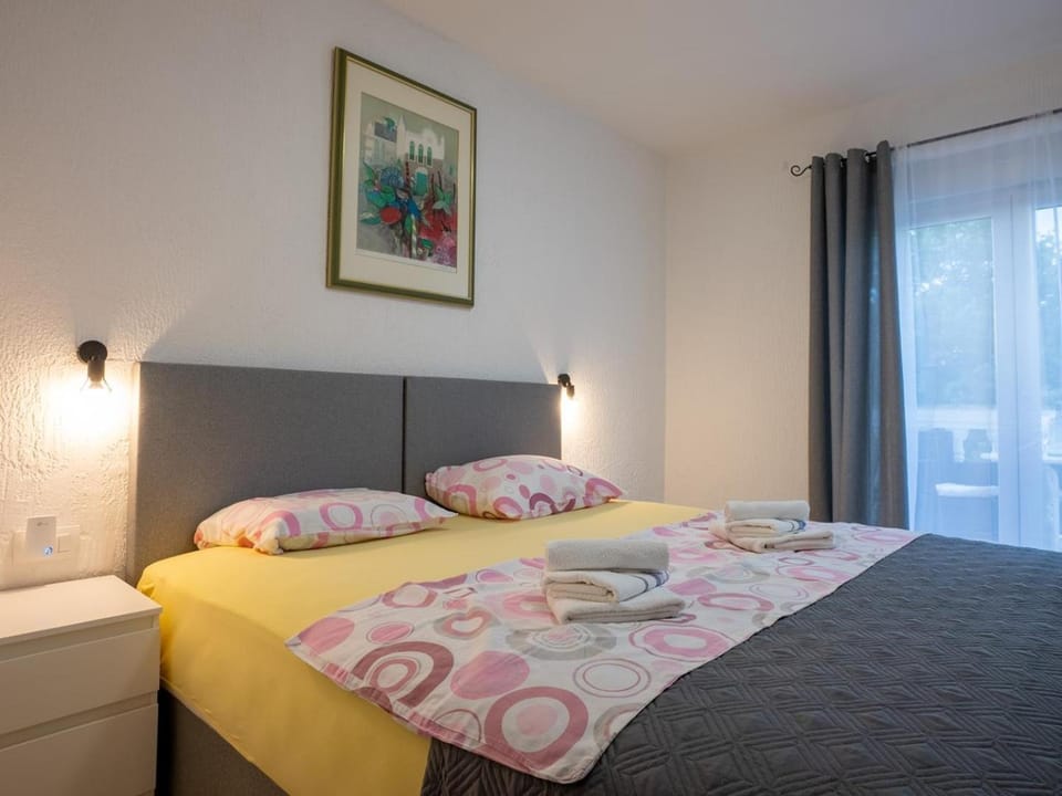 Bedroom, Breakfast, air conditioner