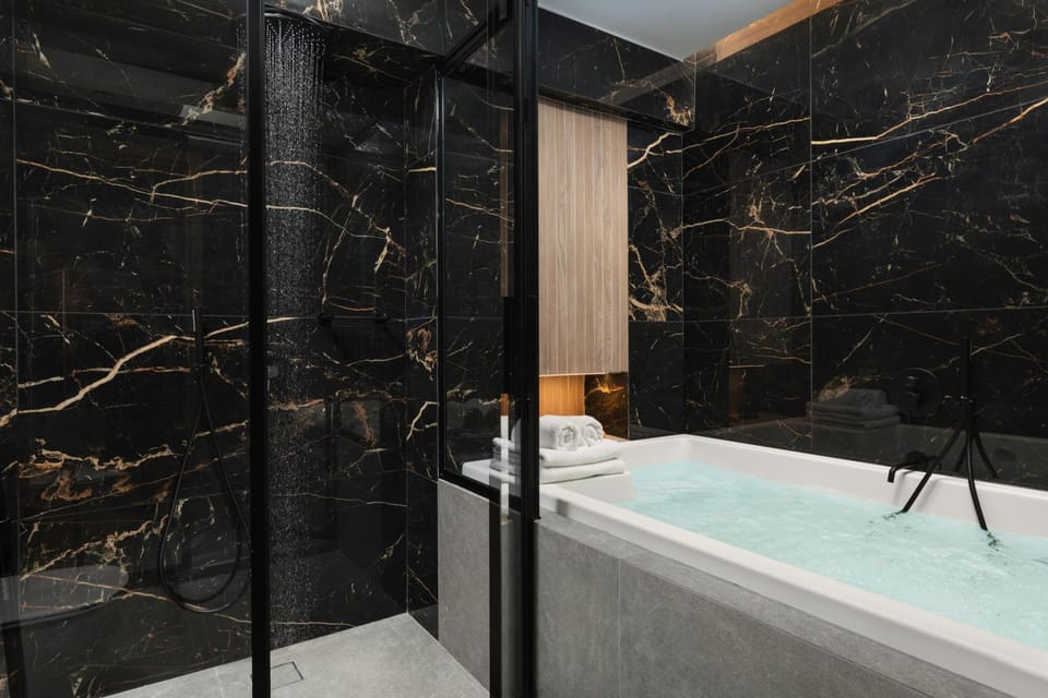 Shower, Hot Tub, Bathroom