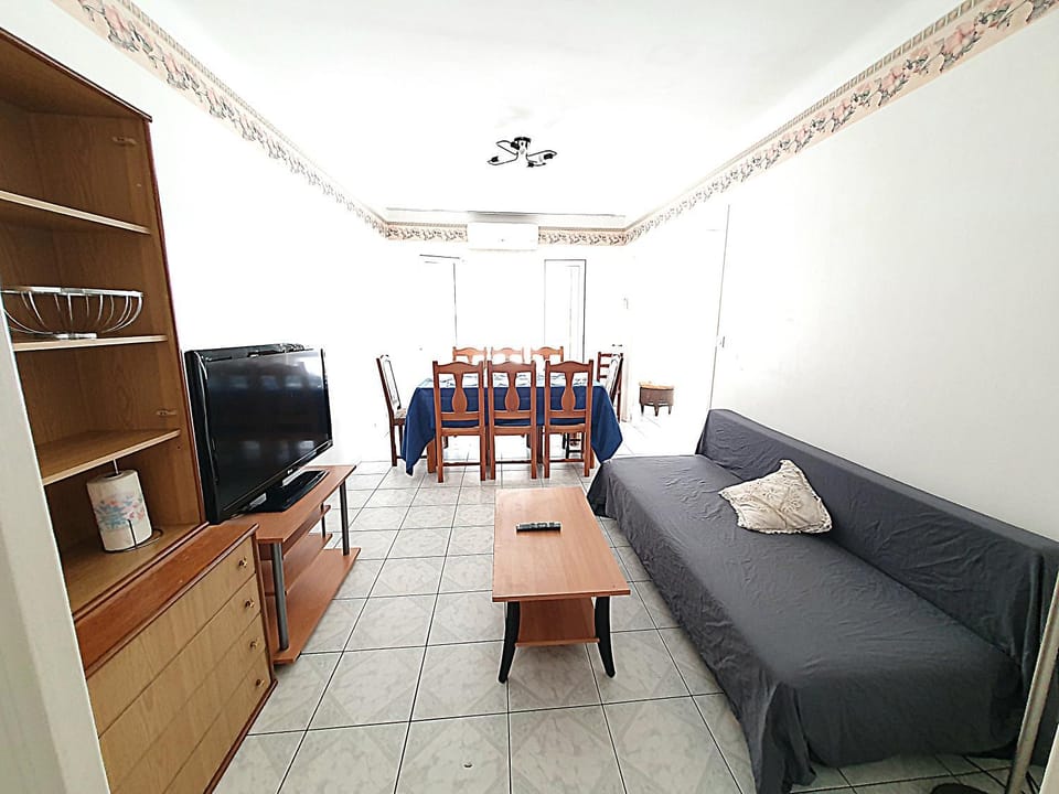 Communal lounge/ TV room, TV and multimedia, Living room, Seating area, Dining area
