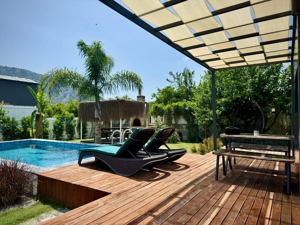 Patio, Spring, Day, Natural landscape, Garden, Balcony/Terrace, Balcony/Terrace, Garden view, Mountain view, Pool view, Swimming pool, Inner courtyard view, sunbed
