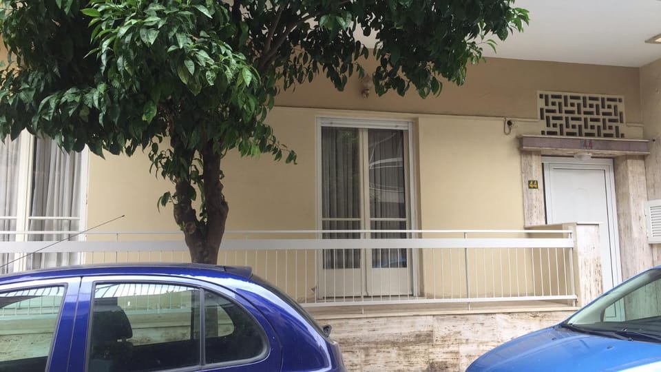 Property building, Facade/entrance, Balcony/Terrace, Street view