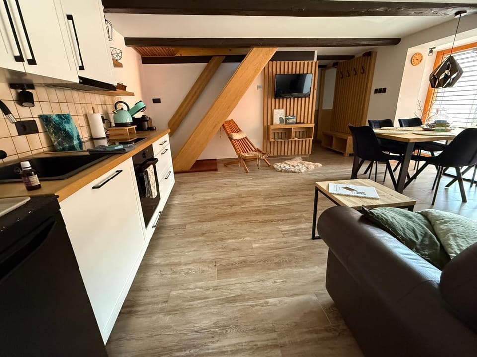 TV and multimedia, Coffee/tea facilities, Living room, Seating area, furniture, microwave, oven, stove, kitchen, kitchen