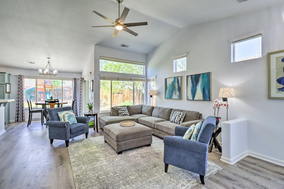 Yard and Fire Pit Family-Friendly Reno Home! House in Reno