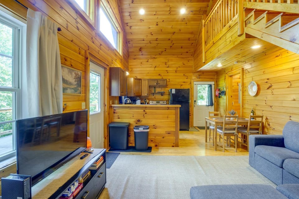 Cozy Boone Cabin w/ Deck: Close to Downtown! Cabin in Watauga