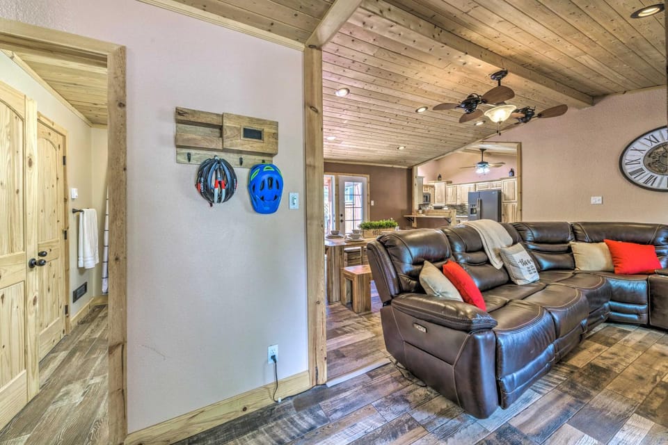 Sleepy Bear Cabin in Ruidoso: Deck & Yard Games! Cabin in Ruidoso