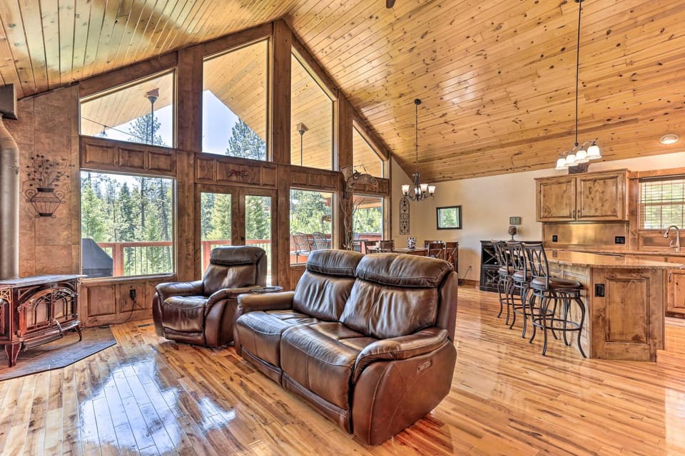 Updated Garden Valley Home with Fire Pit and Game Room House in Valley County