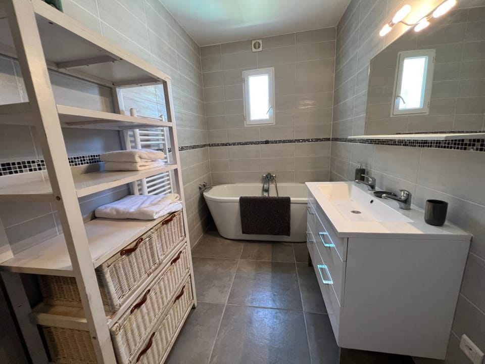 Villa BRUSC SIX FOURS LES PLAGES 80 m2 House in Six-Fours-les-Plages