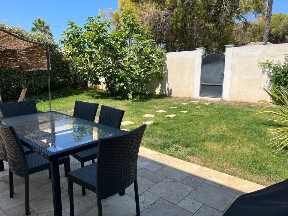 Villa BRUSC SIX FOURS LES PLAGES 80 m2 House in Six-Fours-les-Plages