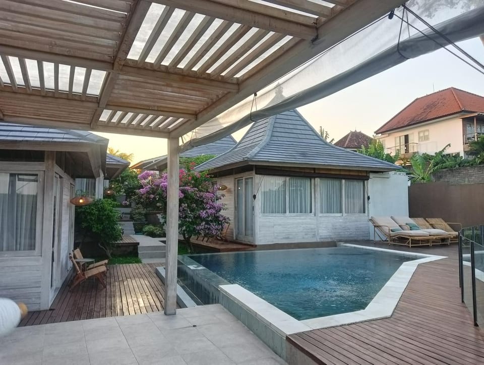 Property building, Patio, Day, Garden, Garden view, Pool view, Swimming pool, sunbed