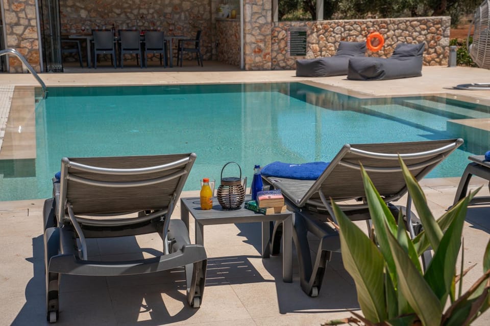 Day, Swimming pool