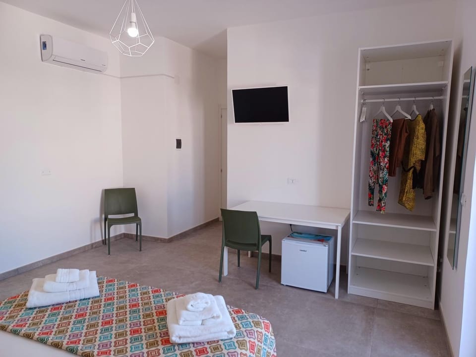 Bed, Photo of the whole room, Bedroom, wardrobe, air conditioner