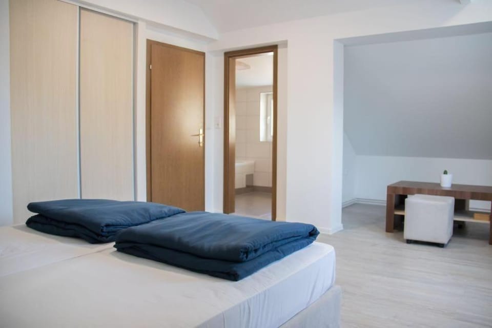Bedroom, wardrobe