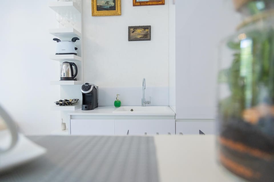 Coffee/tea facilities, kitchen