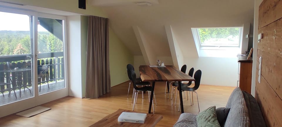 View (from property/room), Balcony/Terrace, Living room, Seating area, Dining area