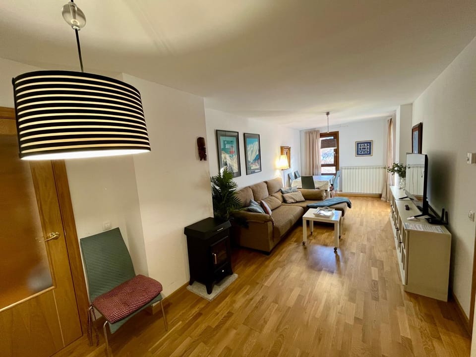 TV and multimedia, Living room, Seating area, hair dresser