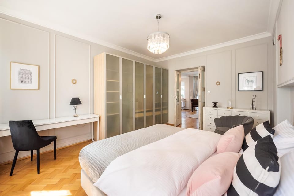 Bed, Photo of the whole room, Bedroom, wardrobe
