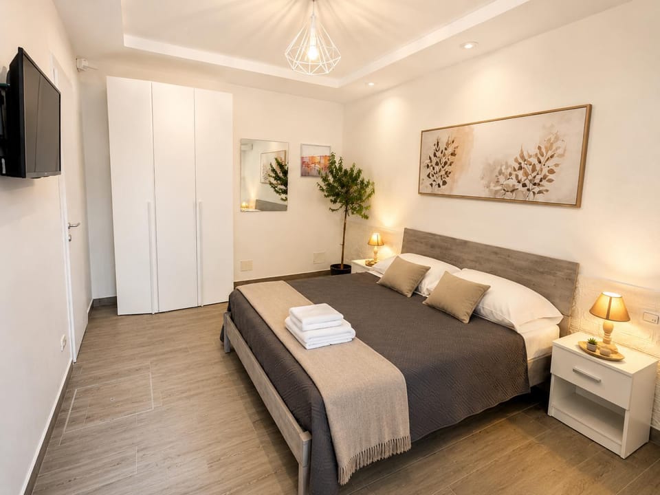 Bed, TV and multimedia, Photo of the whole room, Bedroom, Garden view, Garden view, towels, wardrobe, air conditioner