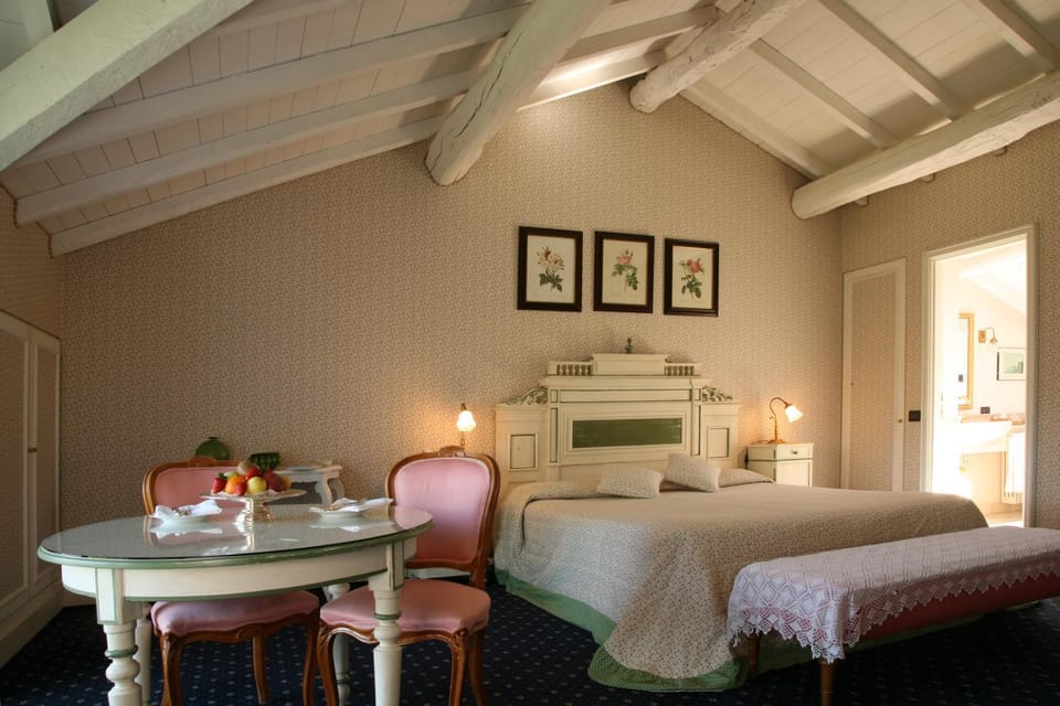 Bed, Photo of the whole room
