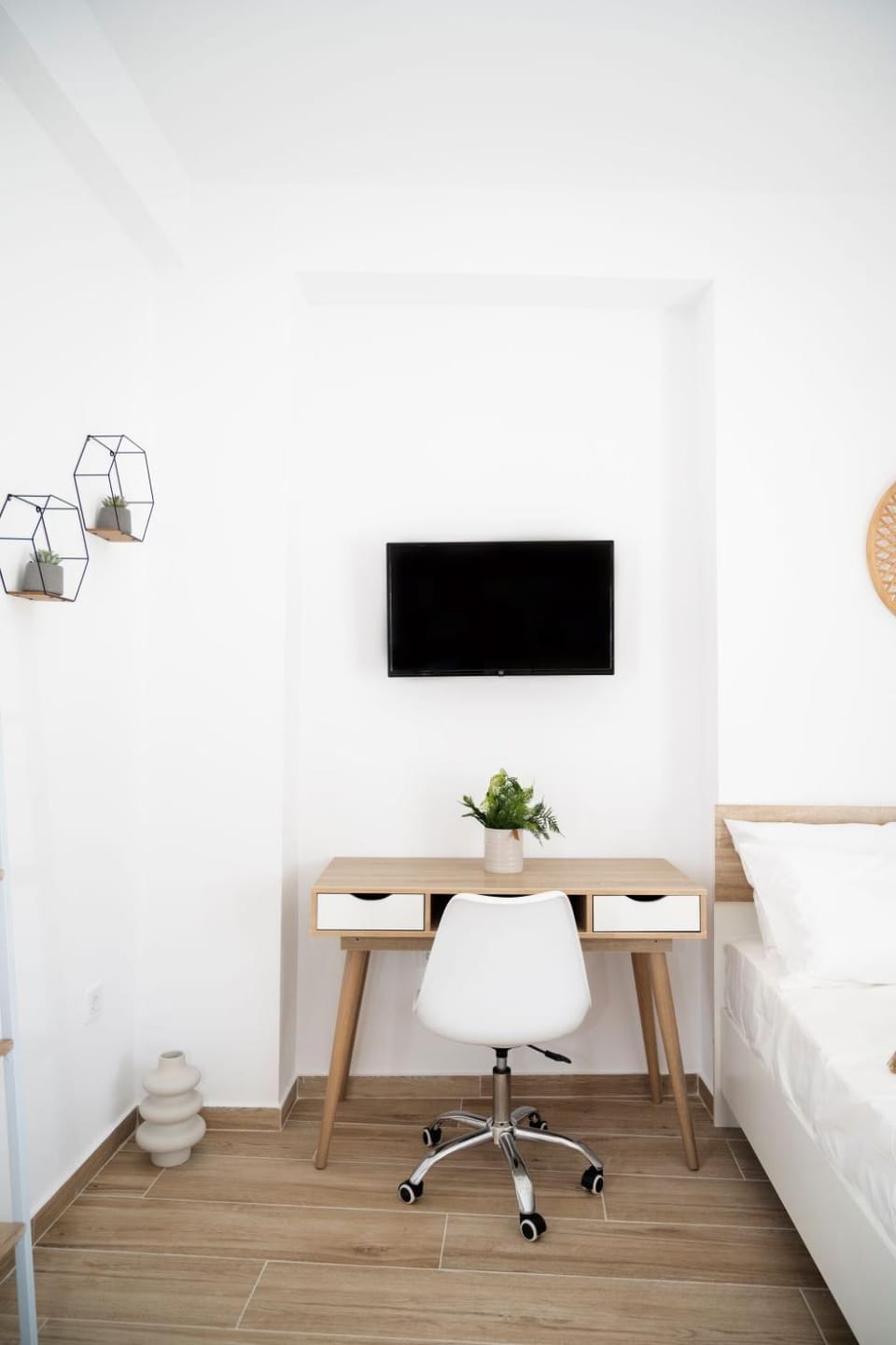 TV and multimedia, hair dresser