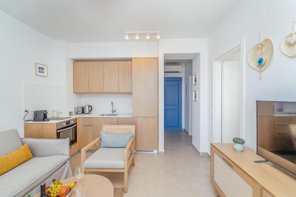Kitchen or kitchenette, Living room