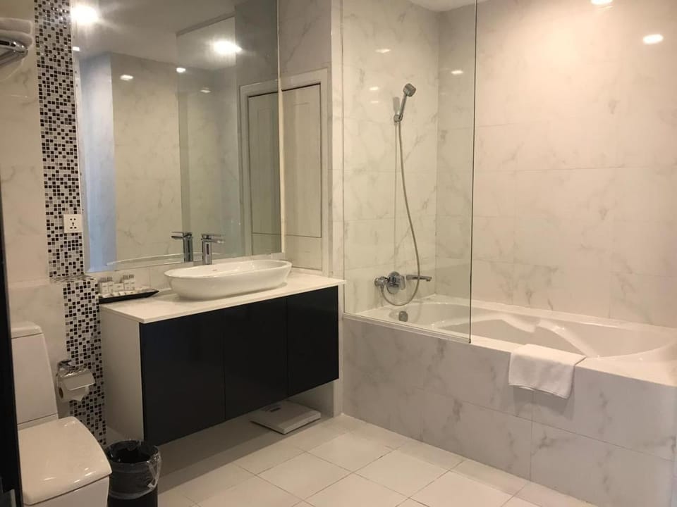 Shower, Hot Tub, Bathroom, Bath, towels