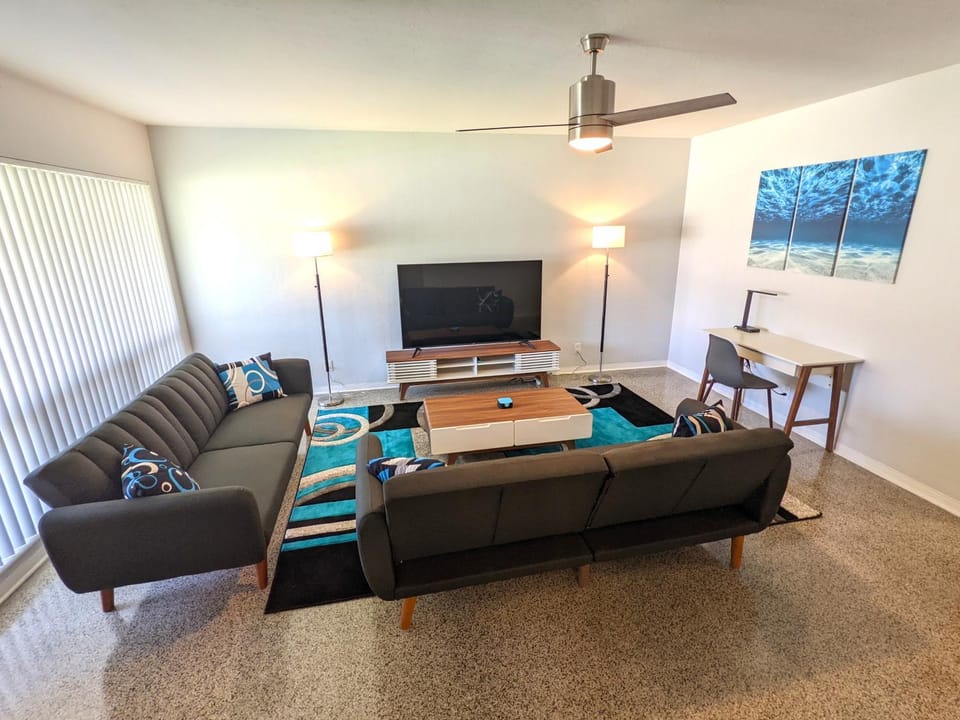 TV and multimedia, Living room, Seating area, fireplace