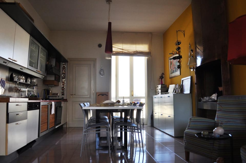 Day, Dining area