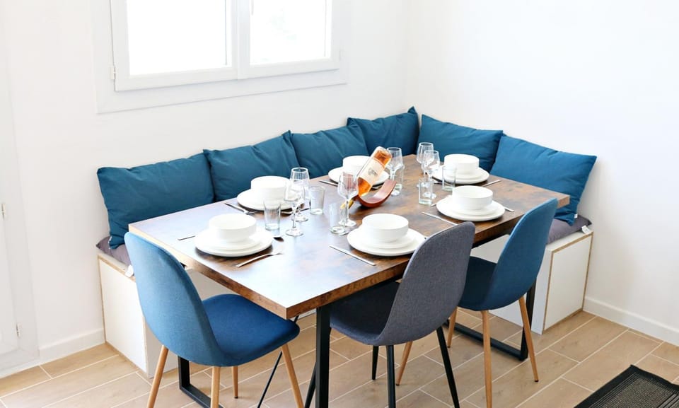 Seating area, Dining area