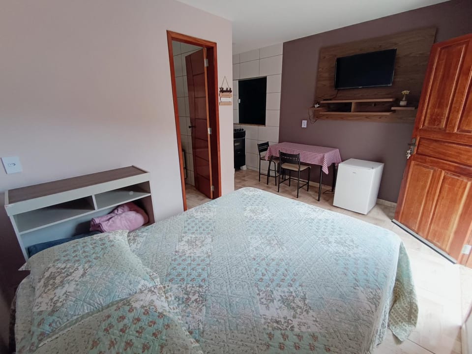 Bed, TV and multimedia, Photo of the whole room, Bedroom, wardrobe