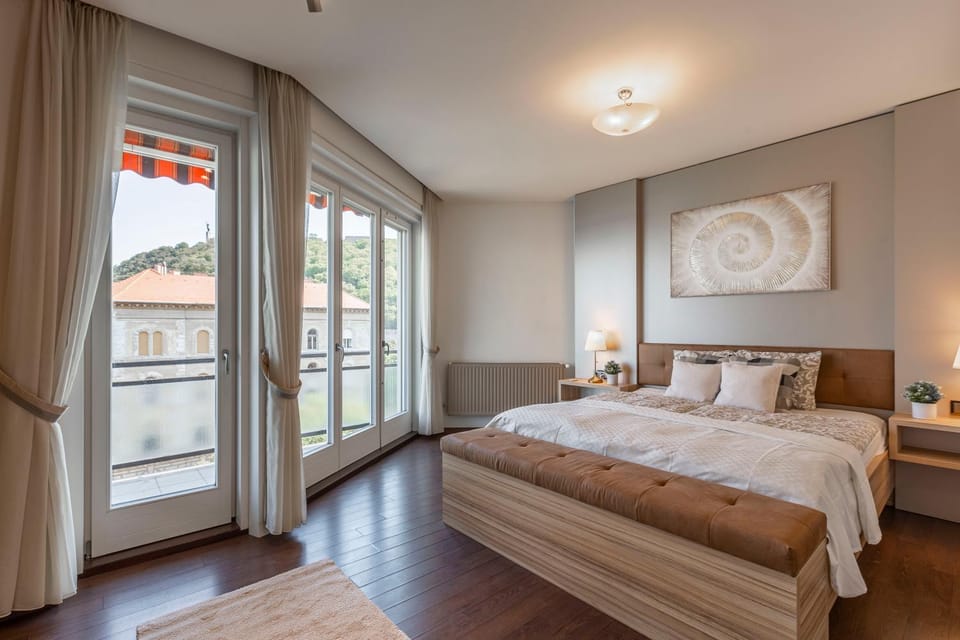 Bed, View (from property/room), Balcony/Terrace, Photo of the whole room