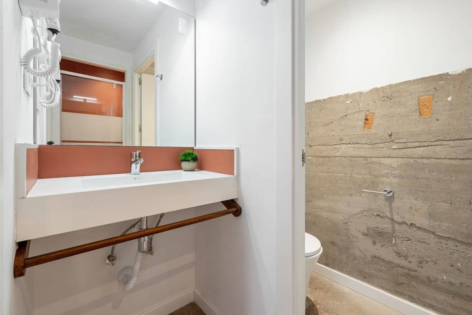 Port Apartsuite Bath Experience Apartment in Tarragona