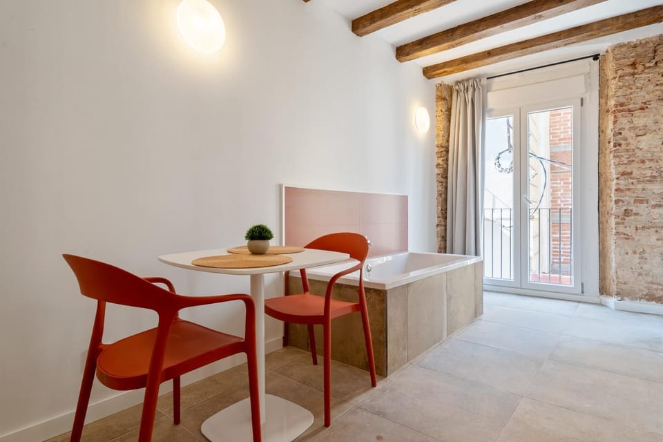 Port Apartsuite Bath Experience Apartment in Tarragona