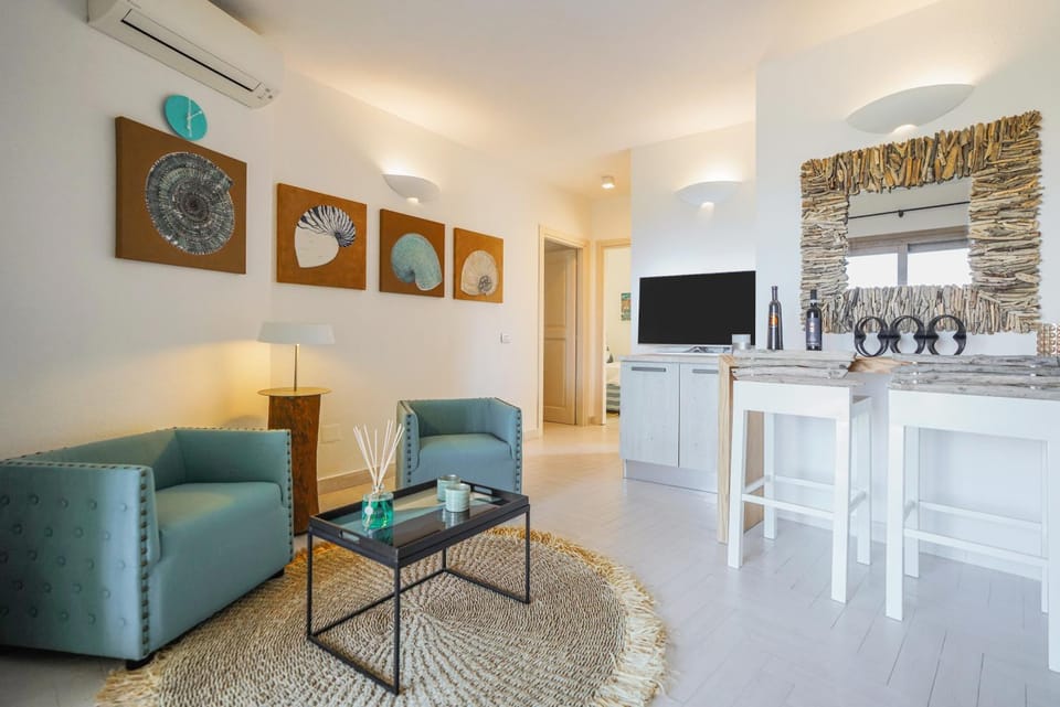 Communal lounge/ TV room, TV and multimedia, Living room, Seating area, Evening entertainment, air conditioner
