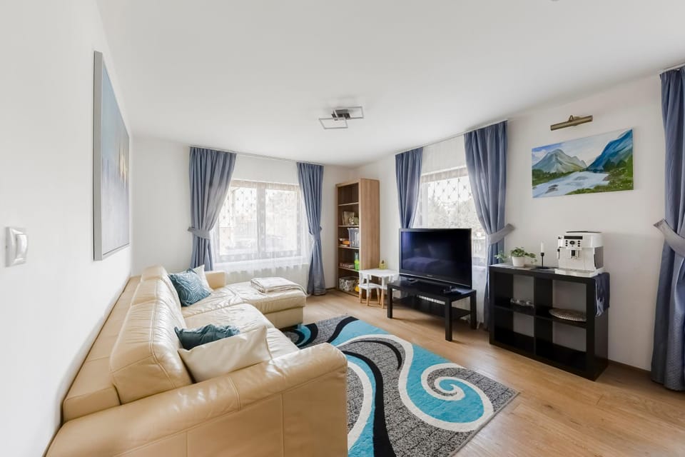 Communal lounge/ TV room, TV and multimedia, Living room, Seating area