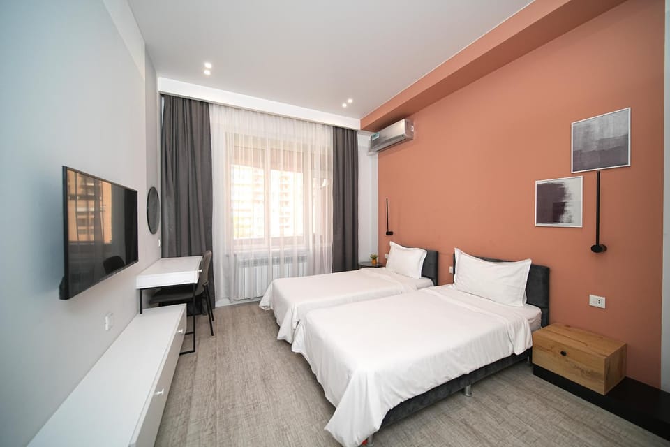 Bed, TV and multimedia, Photo of the whole room, air conditioner