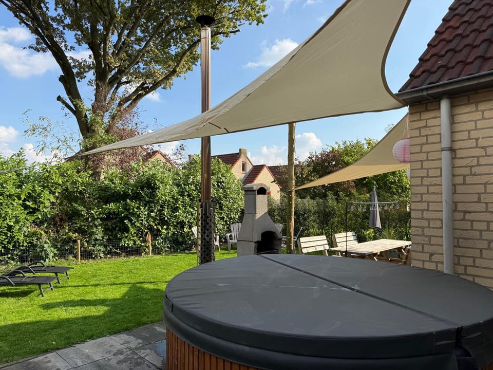 Pure Wellness Bungalows 52 Sauna&Hottub House in Gelderland, Netherlands