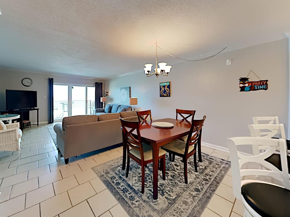 TV and multimedia, Balcony/Terrace, Living room, Seating area, Dining area
