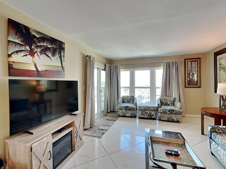 TV and multimedia, Living room, Seating area, fireplace, furniture